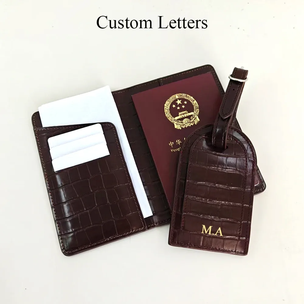 étiquette bagage polyester motif crocodile marron pochette passeport voyage identité bagage accessoires déplacement mode luxe