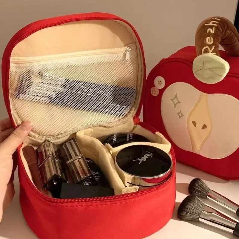 sac cosmétique en peluche rouge pomme, pochette de maquillage portable, organisateur de toilette, grande capacité, sac de voyage pour produits de soin de la peau pour femmes