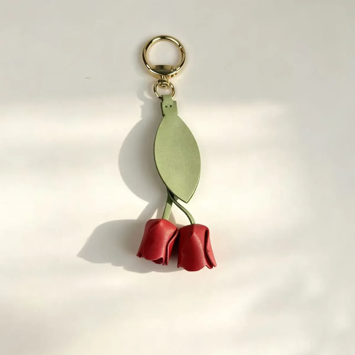 porte-clés en cuir style tulipe – charme de sac mignon en forme de fleur pour sacs à dos, sacs à main et clés de voiture – accessoire de décoration féminin pour la maison