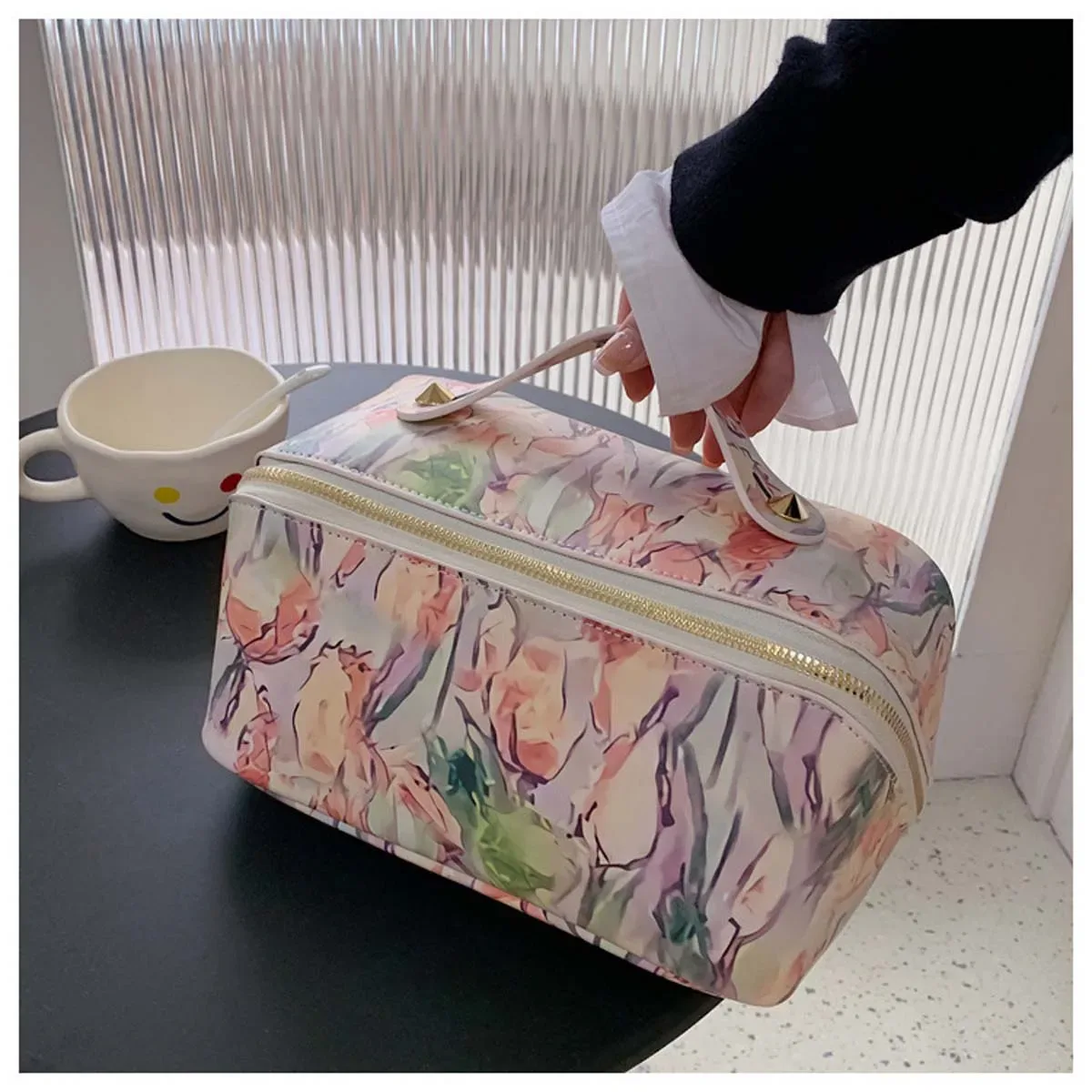 Sac de maquillage en cuir PU, nouveau sac à main portable de grande capacité, haut niveau d'apparence, graffiti, sac de rangement de maquillage pratique de voyage