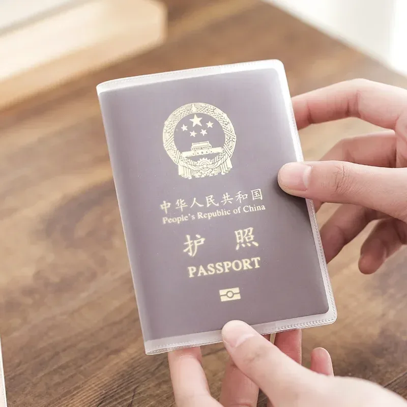 housse protection passeport transparente motif lignes plastique épais accessoires voyage blanc gris rouge kaki rose