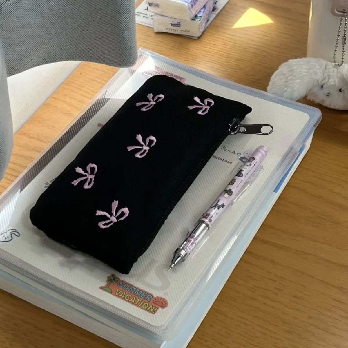 pochette à stylos noire brodée avec nœud, sac de rangement cosmétique au design élégant, sac à cosmétiques simple style ins, 1 pièce (direction de fermeture éclair aléatoire)
