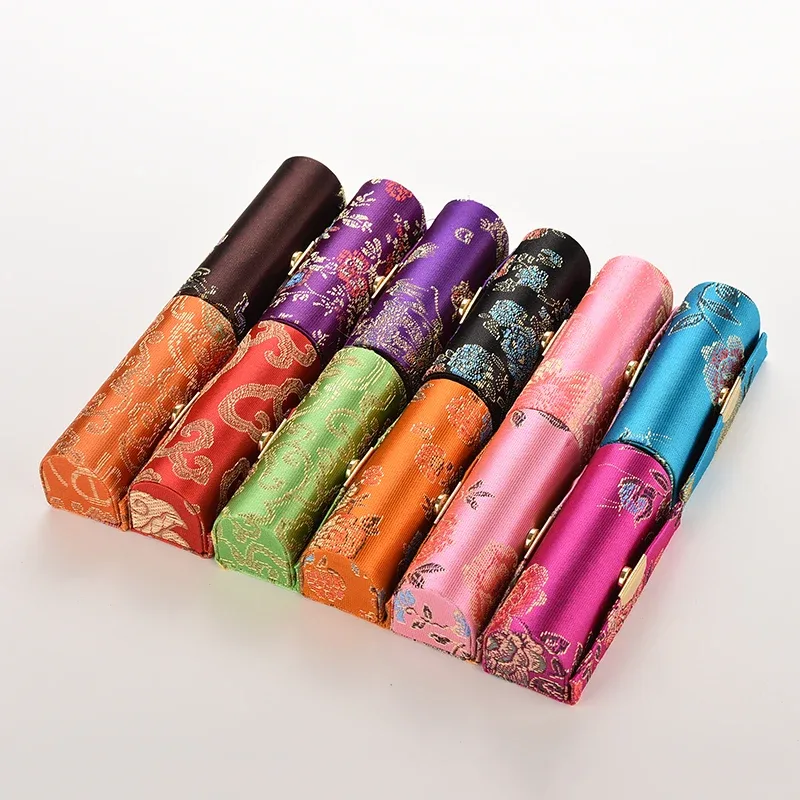 trousse toilette satin motifs floraux dorés fond coloré miroir intérieur contenance cosmétiques voyage femmes