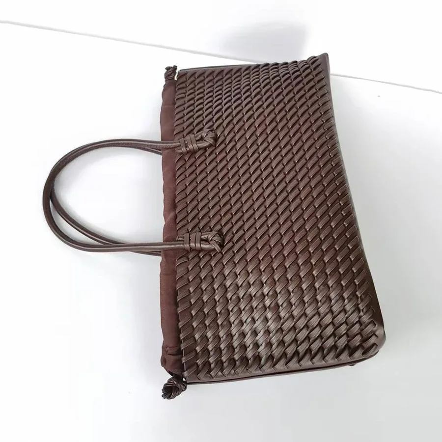 nouveau sac à main tissé pour les trajets quotidiens, élégant et polyvalent, sac fourre-tout de très grande capacité.