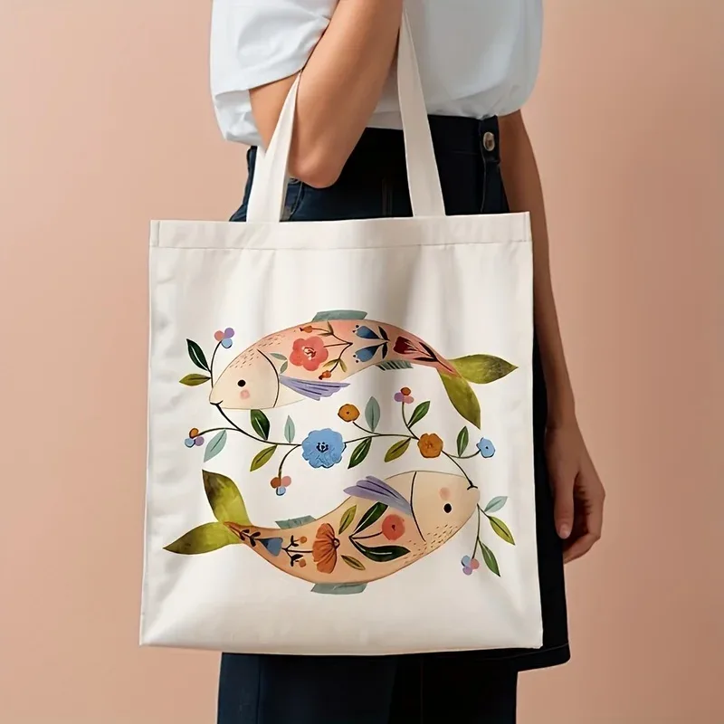 sac fourre-tout en forme de poisson koi aquarelle, motif artistique de poisson basse avec détails floraux, sac à bandoulière léger, adapté à la nature et à l'art