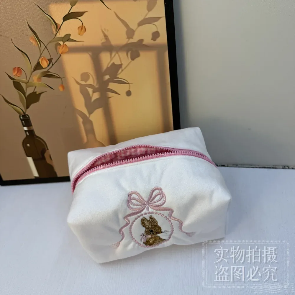 trousse de toilette de voyage blanche et rose à fermeture éclair pour femmes et filles, sac cosmétique lapin kawaii avec nœud en dentelle, grande capacité, organisateur de maquillage
