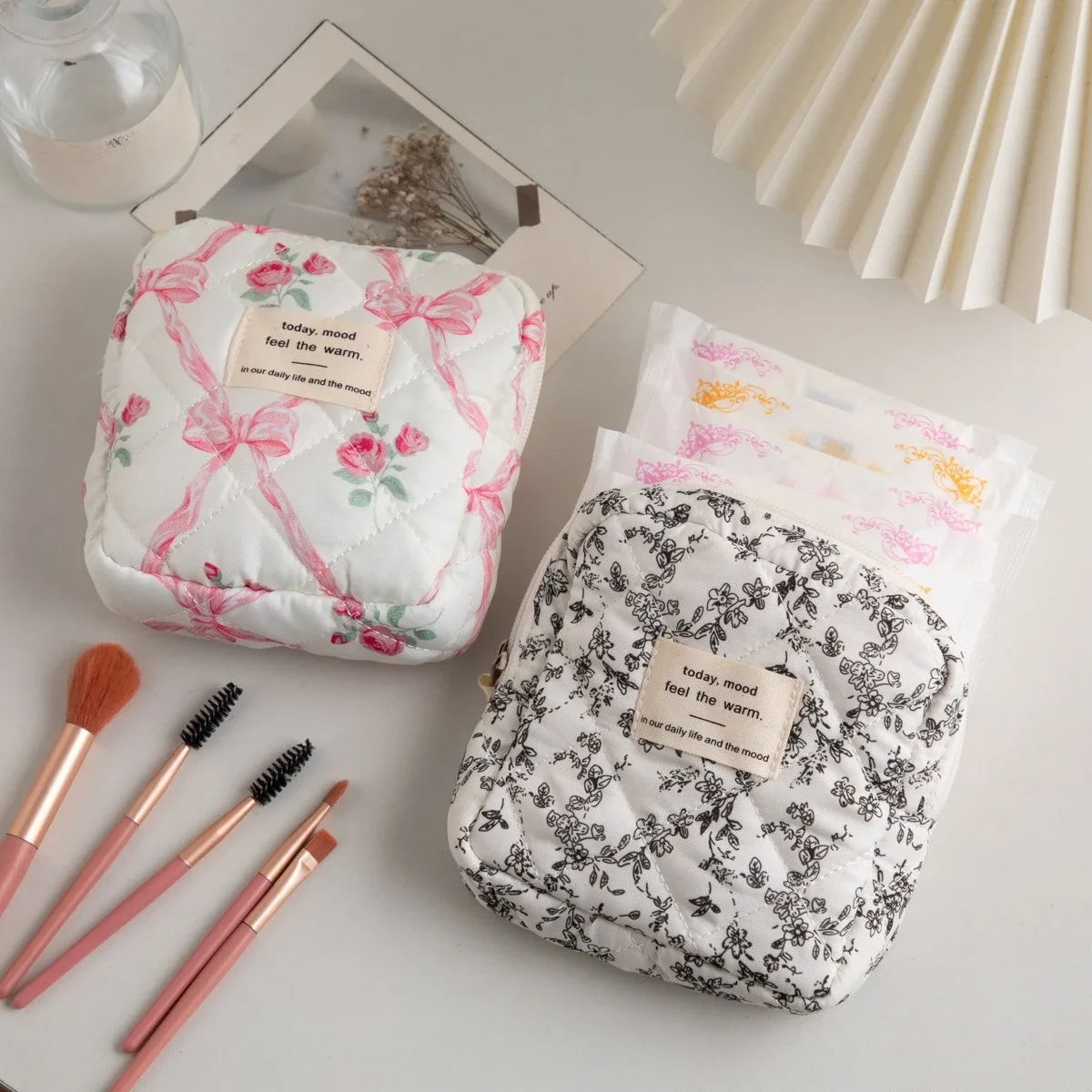 mini sac à cosmétiques carré mignon pour femmes, écouteurs portables, rouge à lèvres, serviettes hygiéniques, pochette de rangement, petits sacs de maquillage à fermeture éclair