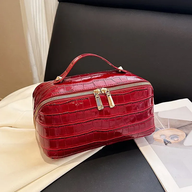 trousse de toilette de voyage haut de gamme à motif crocodile grande capacité personnalisable pour un voyage pratique