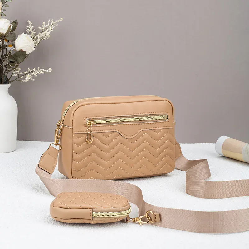 sac à bandoulière à motif matelassé pour femme, sac à bandoulière simple minimaliste décontracté avec mini argent suspendu