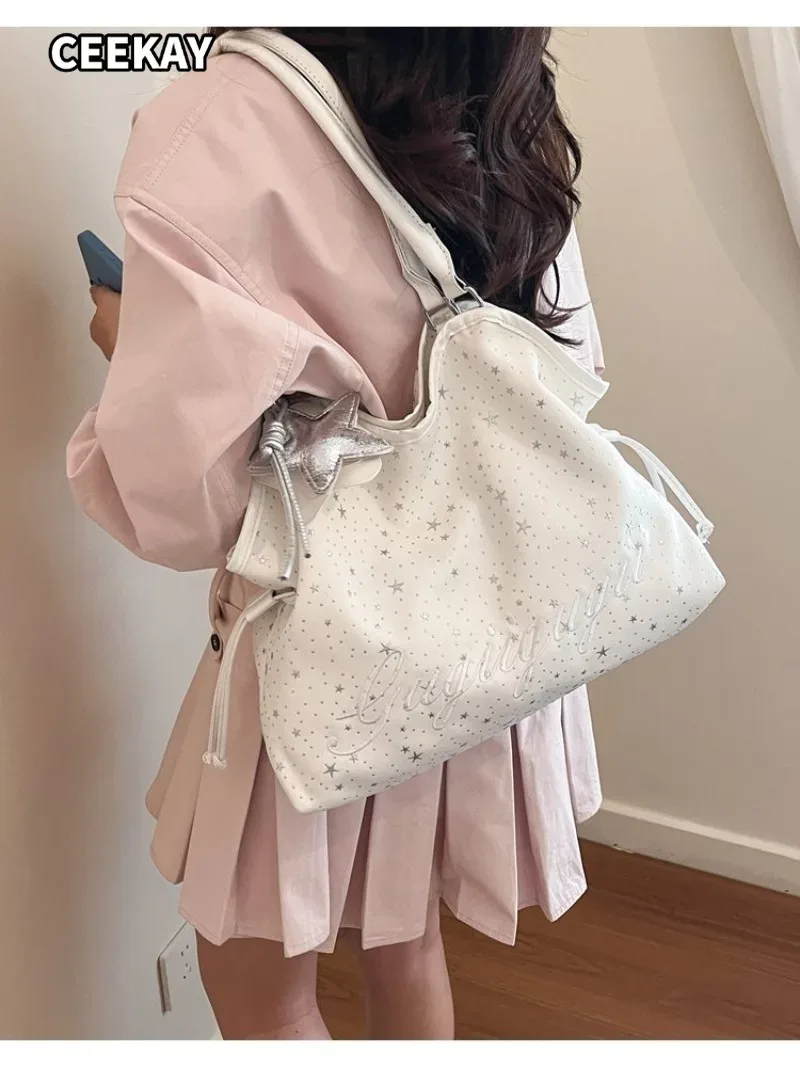 ceekay sac fourre-tout grande taille en pu imprimé étoiles argentées avec pendentif étoile, cordon de serrage latéral et poignée large, sac à bandoulière décontracté