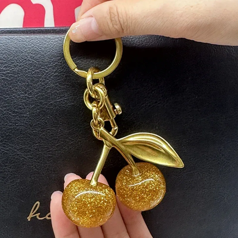 Breloques de sac pour sacs fourre-tout d'entraîneur, pendentif cerise en or scintillant, porte-clés pour femmes, accessoire de noël festif
