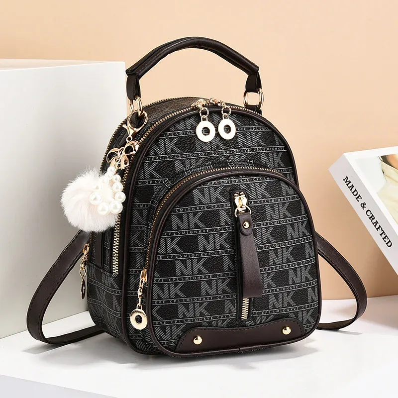 sac dos cuir similicuir vert motif géométrique pomponne métallique bandoulière amovible compartiment intérieur fermeture éclair polyvalent voyage