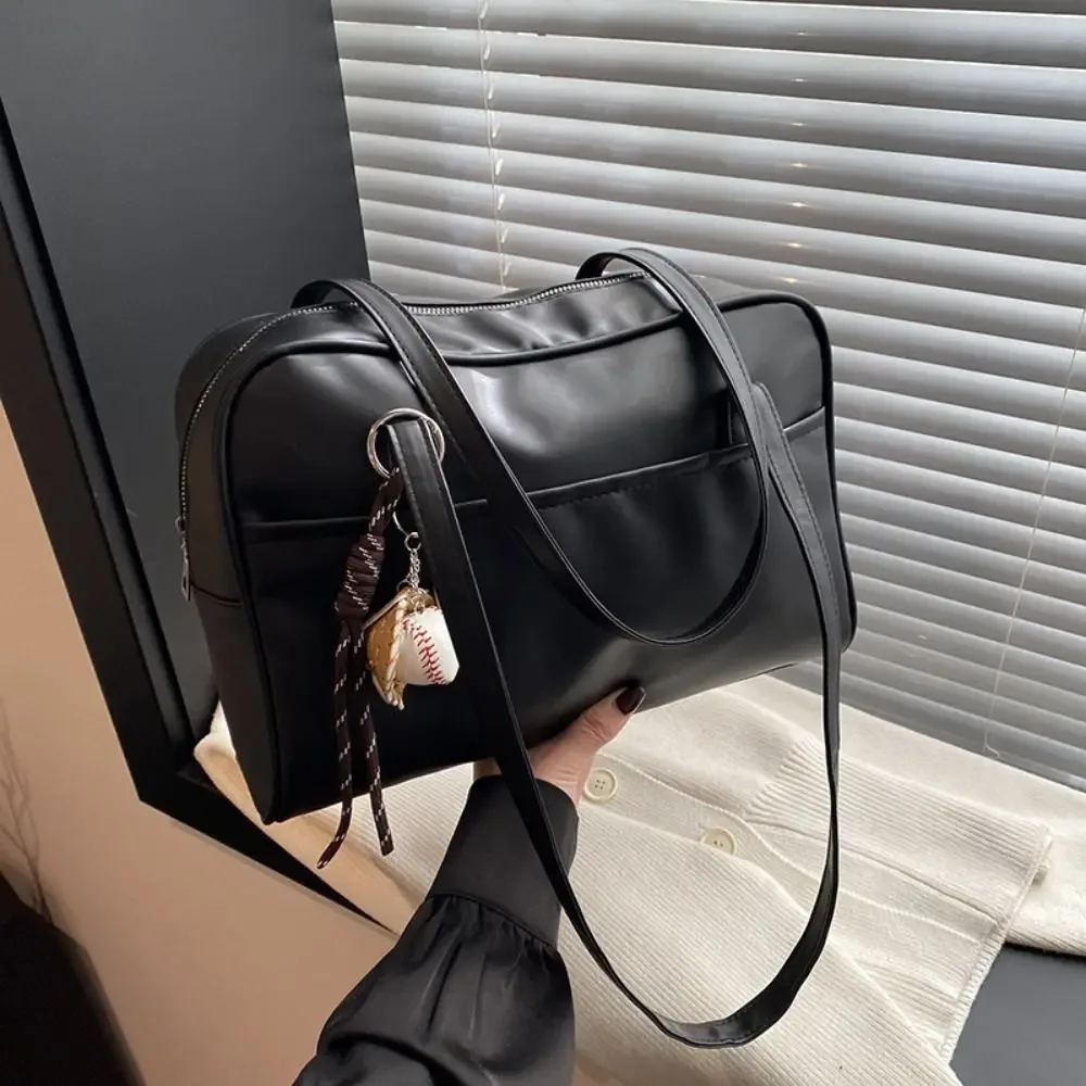 nouveau sac à bandoulière en cuir pu grande capacité avec pendentif sacs à bandoulière sac fourre-tout femmes