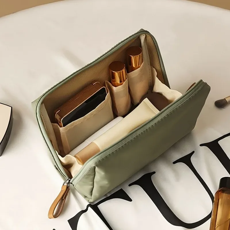 trousse de maquillage pour femmes compacte, portable et étanche, structure en polyester durable, mini trousse de maquillage inodore, 1 pièce