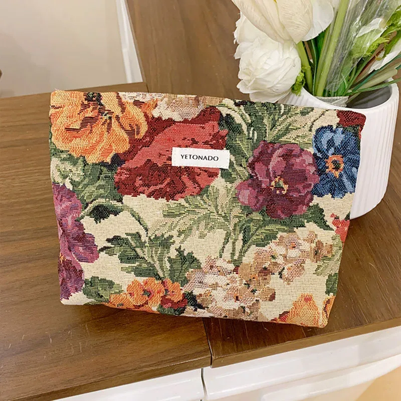 sac à cosmétiques pour femmes, étui vintage en tissu jacquard floral rouge foncé, pochette de rangement de maquillage avec fermeture éclair, petit grand sac pour brosses de toilette