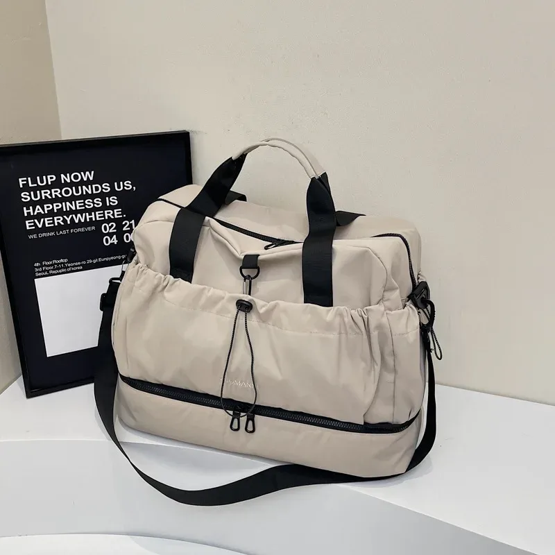 grand sac de voyage - spacieux, léger et durable. avec sangle réglable et poches. parfaite pour les voyages et les trajets quotidiens sac à main pour femme