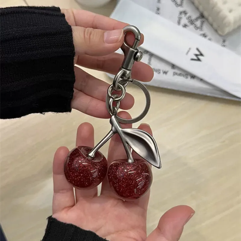 accessoire de charme cerise noire, pendentif cerise, porte-clés, pendentif à la mode pour sac d'entraîneur, sac à main pour femmes, sacs à bandoulière