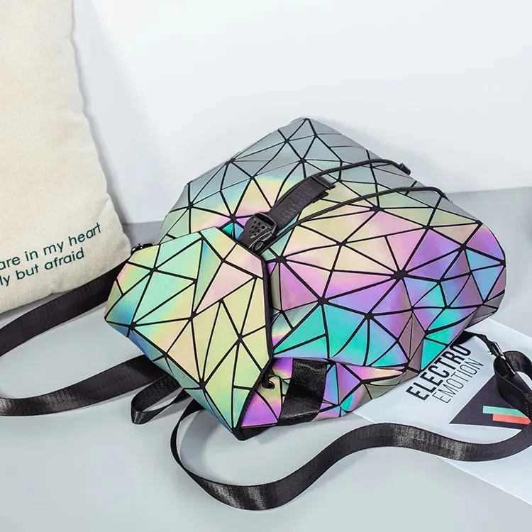 sac à dos lumineux tendance pour femmes, sac à dos pliable à cordon de serrage, sac à dos à paillettes triangulaires avec bande réfléchissante, sac pour étudiantes