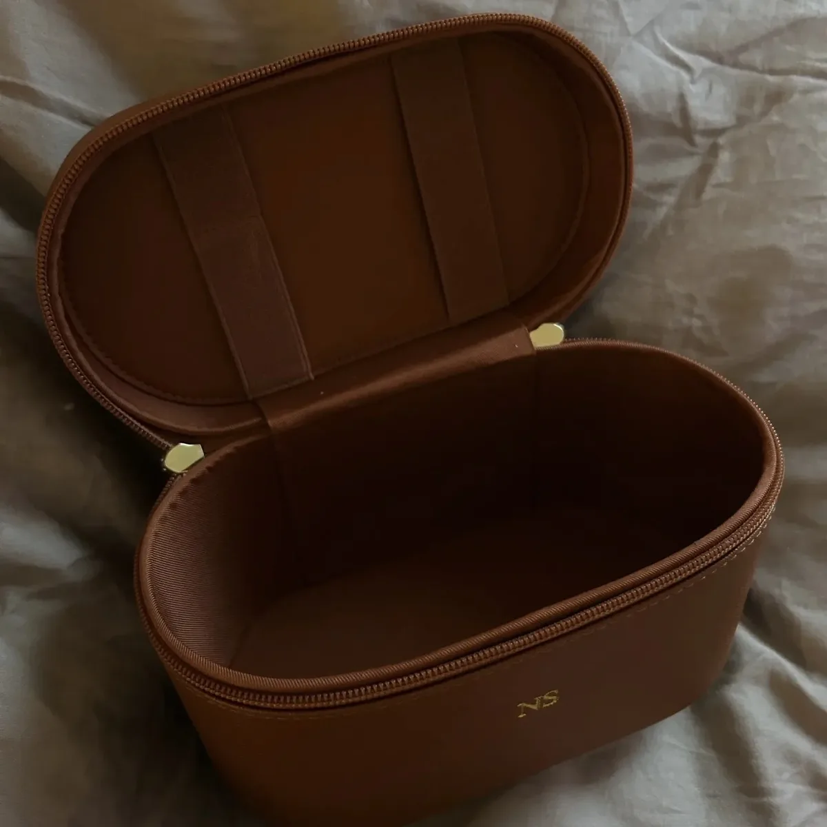 trousse de toilette de voyage en cuir fendu saffiano avec nom personnalisé pour femme, trousse de maquillage, trousse à cosmétiques