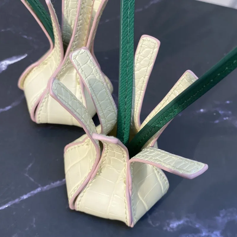 accessoires de sacs de marque tendance pour sacs à main et pochettes nouveautés 2026 en pu formes de fruits et légumes breloques de créateurs de luxe à combiner pour sac bandoulière