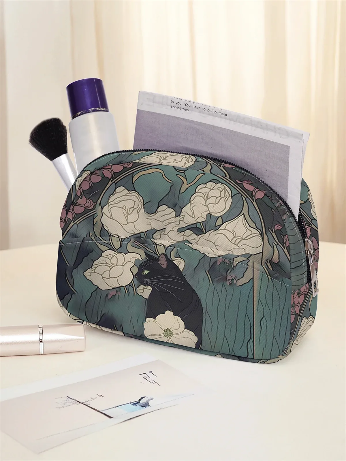 trousse de maquillage art nouveau à motif floral blanc et chat noir, avec fermeture éclair, pour le rangement des articles de toilette en voyage.