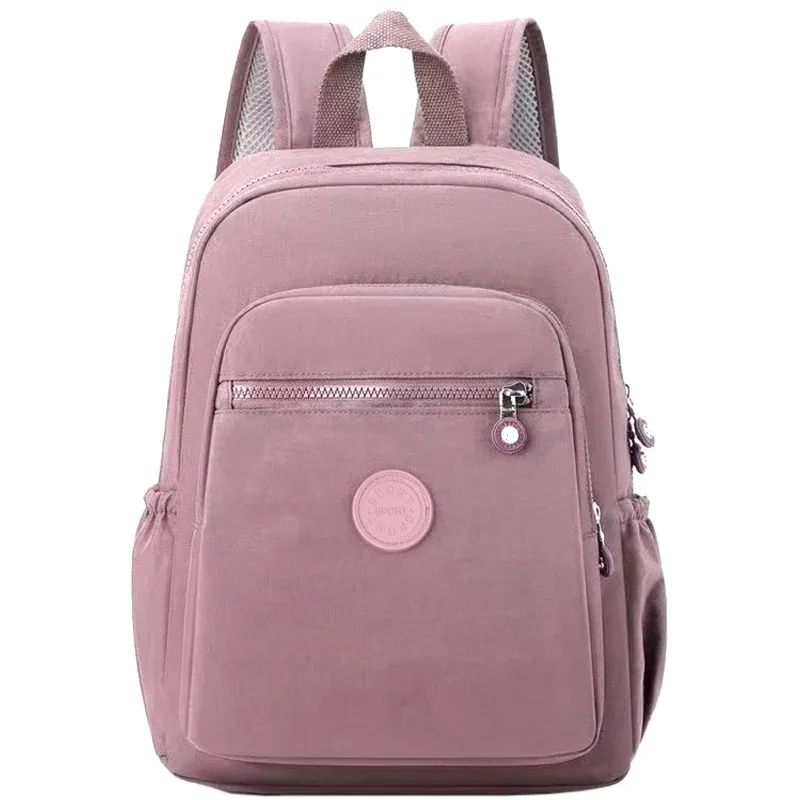 sac à dos chic et minimaliste pour femme, sac à dos en nylon durable anti-éclaboussures, sangle réglable pour les trajets quotidiens, le shopping et les activités de plein air