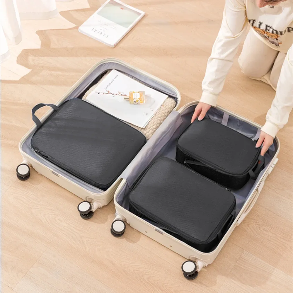 organisateur voyage nylon noir beige compressible cube sac rangement format rectangulaire zips noirs usage voyage empilement sol clair