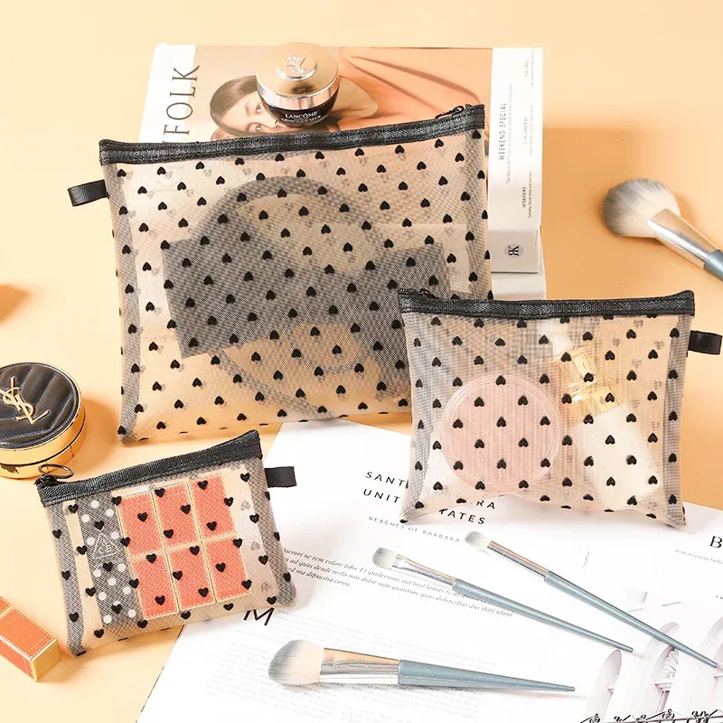 trousse toilette nylon transparents coeurs noirs fond gris petit moyen grand voyage cosmétiques maquillage