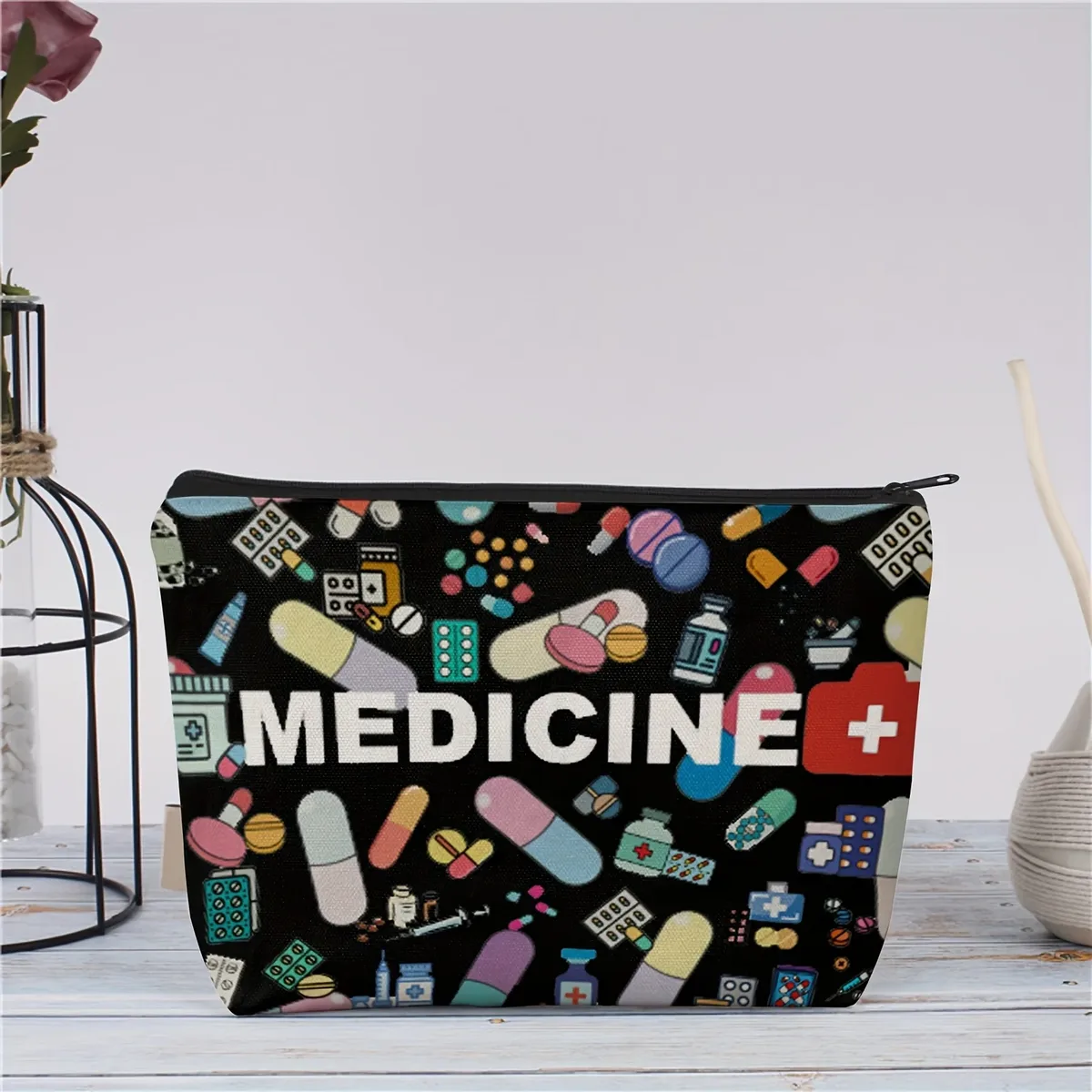 sac de rangement de pilules multifonctionnel, sac de rangement de médicaments à fermeture éclair de voyage avec les idées essentielles des allergies et de l'asthme, icônes colorées sur sac noir