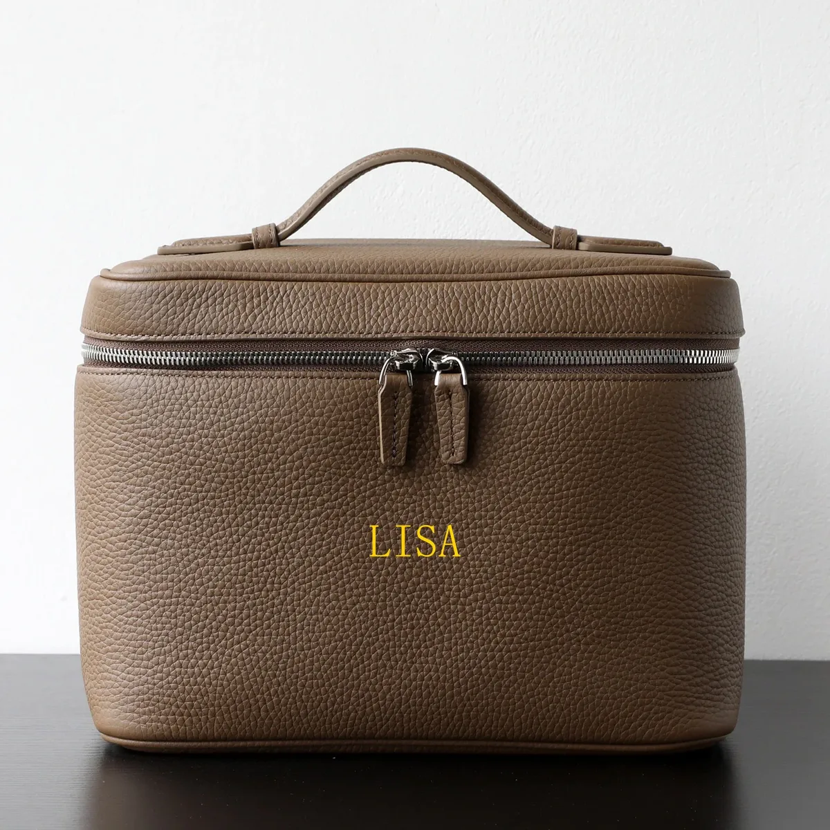 Sac de maquillage en cuir de vache avec nom personnalisable, sac de lavage Portable de voyage, sac de rangement de grande capacité haut de gamme