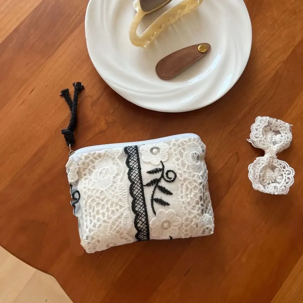 sac de rangement en dentelle d'organza brodé, sac de rangement pour bijoux à fleurs mignonnes, broderie légère, petite trousse de maquillage, essentiels de voyage