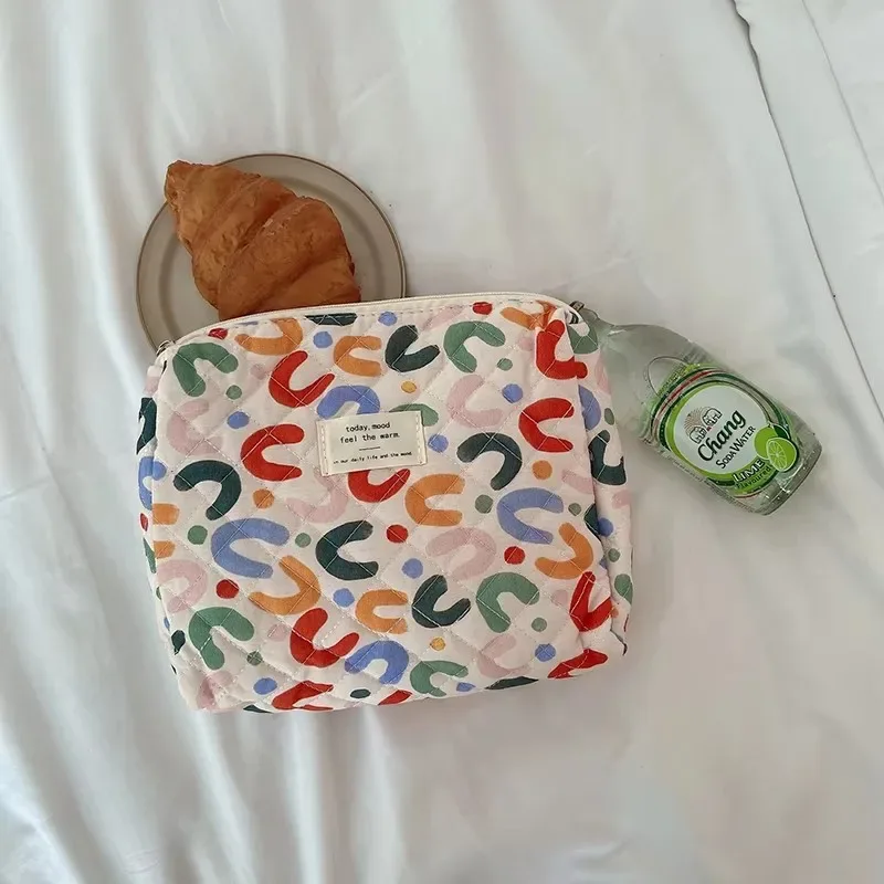 nouveau sac de rangement de fleurs de dessin animé en coton matelassé de grande capacité-sac de toilette de soins de la peau de cosmétiques mignon et portable