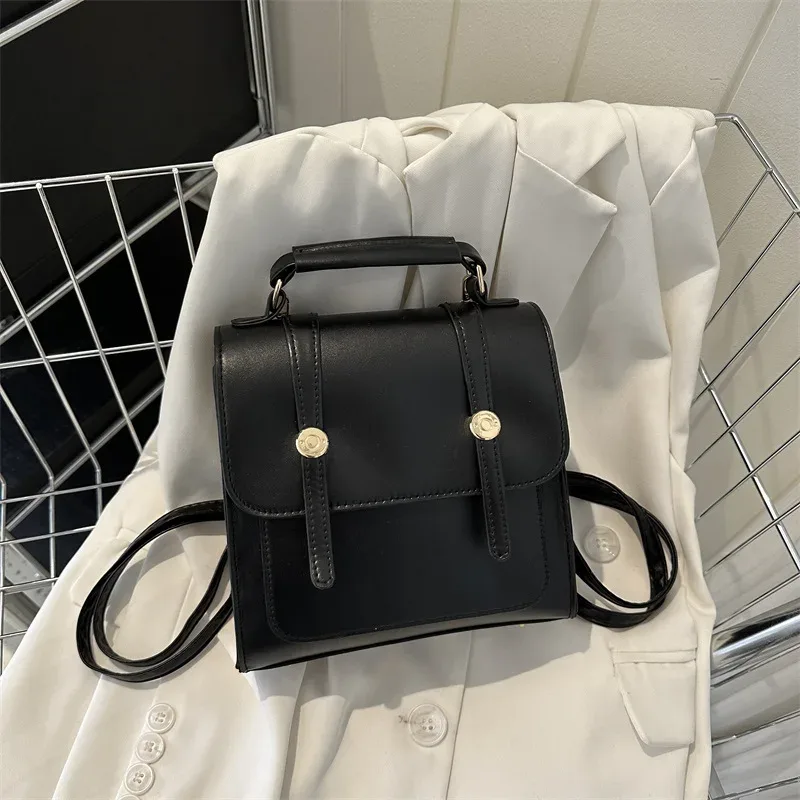 sac à dos décontracté vintage en similicuir avec breloque en peluche mignonne, sac à bandoulière rétro à rabat avec poignée supérieure pour femme, idéal pour les trajets quotidiens