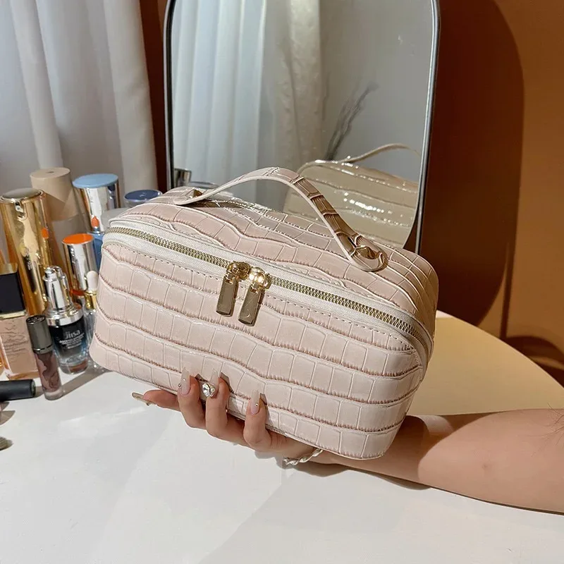trousse de toilette de voyage haut de gamme à motif crocodile grande capacité personnalisable pour un voyage pratique