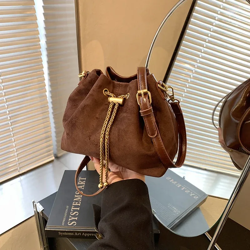 sacs bandoulière souples 2026 pour trajets quotidiens en faux daim, sacs à la mode pour femmes, sacs à main pour femmes en fil de couleur unie