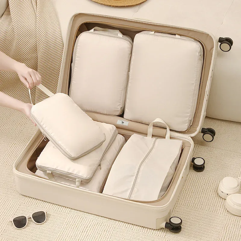 organisateur voyage polyester doux beige clair compartiments multifonctionnels organiser vêtements chaussures cosmétiques articles toilette