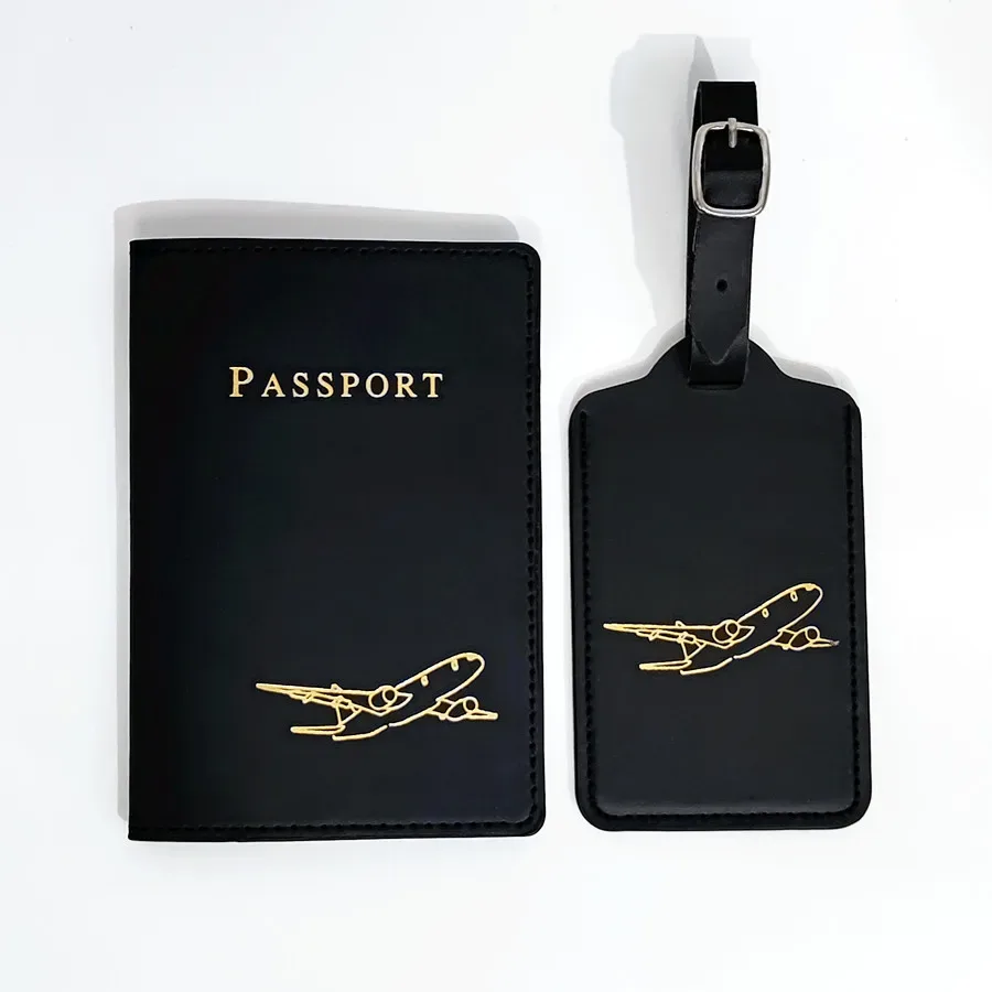 pochette passeport cuir simili noir lettre dorée étiquette bagage avion dessin accessoires voyage set deux pièces finition brillante