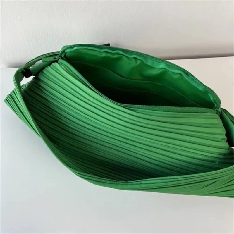 sac bandoulière miyake japonais décontracté et sportif, plissé, style gyoza, pour hommes et femmes, avec grande capacité et fermeture éclair simple -- sans étiquette