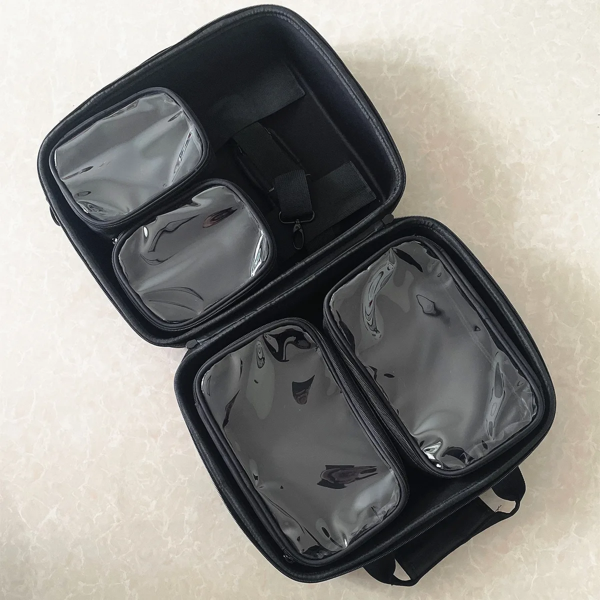 Étui rigide organisateur de maquillage professionnel avec 4 sacs à cosmétiques, bandoulière réglable, convient aux bagages