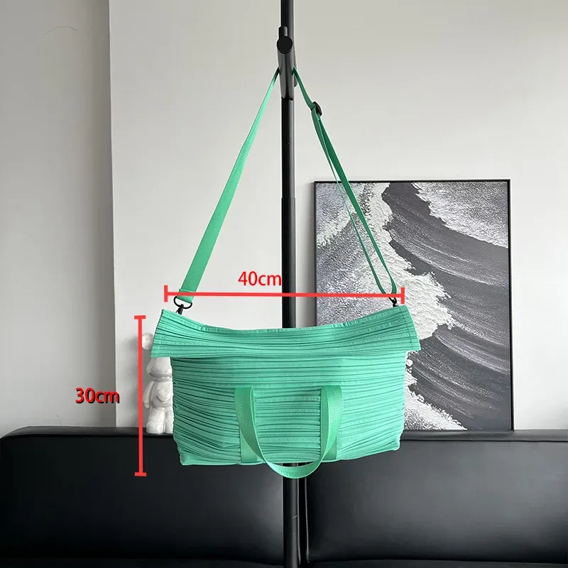 sac bandoulière miyake japonais décontracté et sportif, plissé, style gyoza, pour hommes et femmes, avec grande capacité et fermeture éclair simple -- sans étiquette