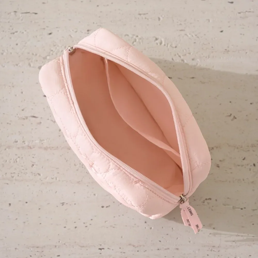 pochette de maquillage matelassée tendance, légère, avec nœud en forme de cœur, grande capacité, sac de toilette de voyage pour femmes