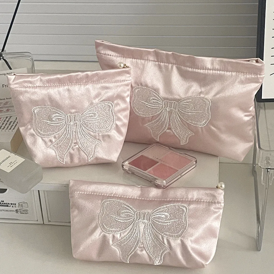 sac de maquillage rose mignon avec fermeture éclair en perles, sac de voyage pour femmes, rouges à lèvres, pochette de rangement de toilette, sac à main de luxe pour dames, sac de rangement de maquillage
