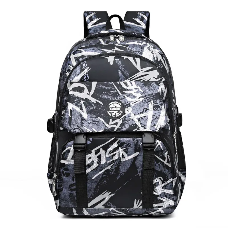 sac dos nylon camouflage bleu noir rouge format rectangulaire poche avant zippée fermeture éclair usage scolaire voyage