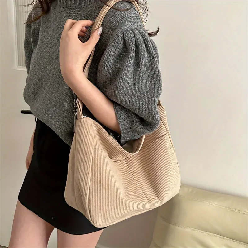 sac à bandoulière en velours côtelé pour femmes, fourre-tout décontracté rayé de grande capacité avec fermeture à glissière, joli patch de chapeau, parfait pour un usage quotidien