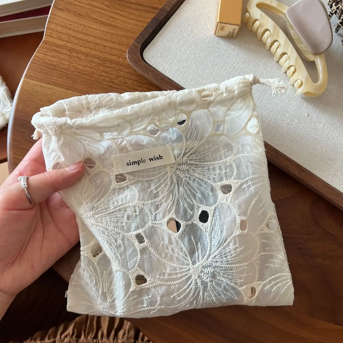 pochette de rangement rétro en dentelle abricot, brodée et ajourée, organisateur polyvalent pour accessoires de cheveux et rangement d'écouteurs