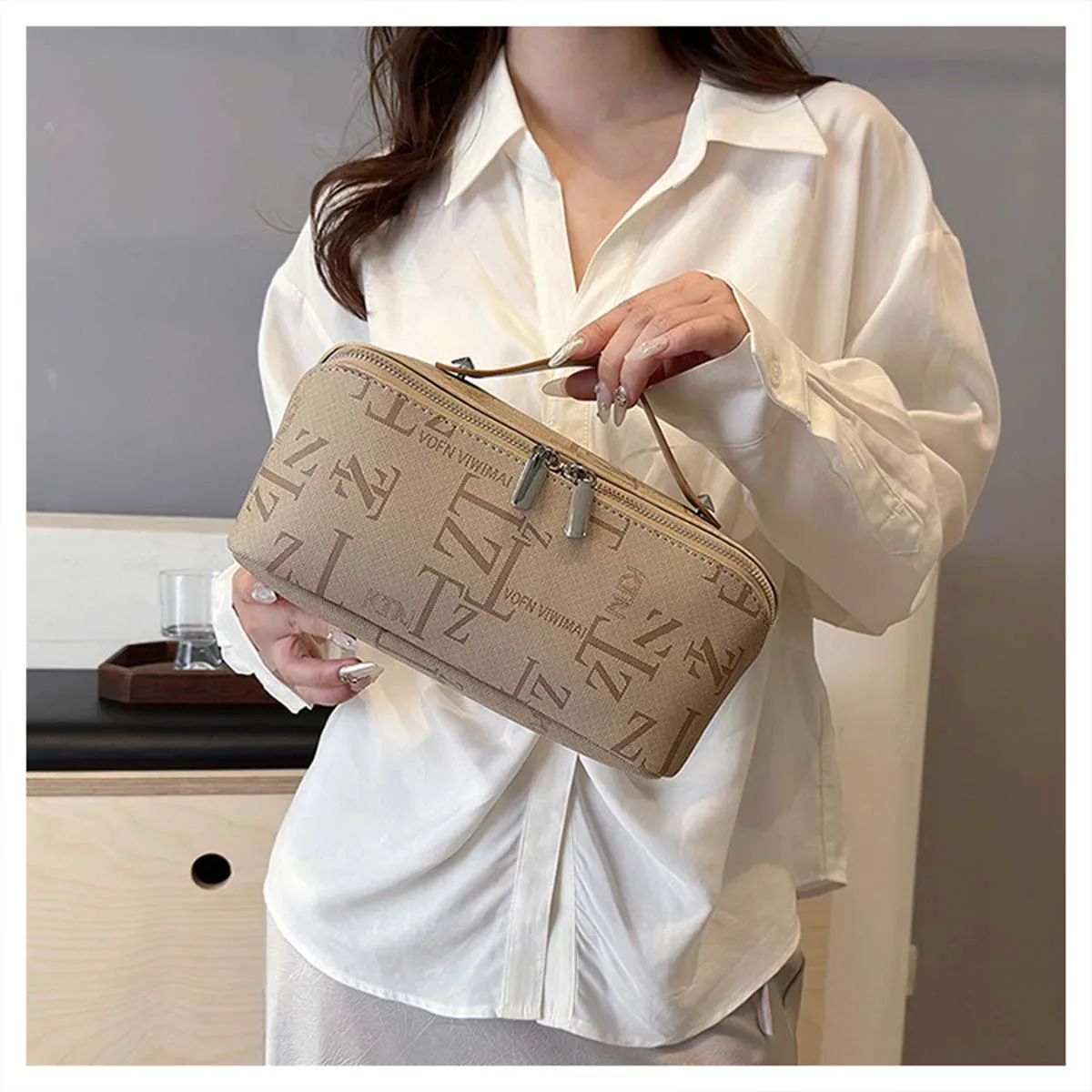 nouveau sac à cosmétiques à la mode, sac de rangement portable et polyvalent de voyage, sac de toilette imprimé rétro haut de gamme de grande capacité