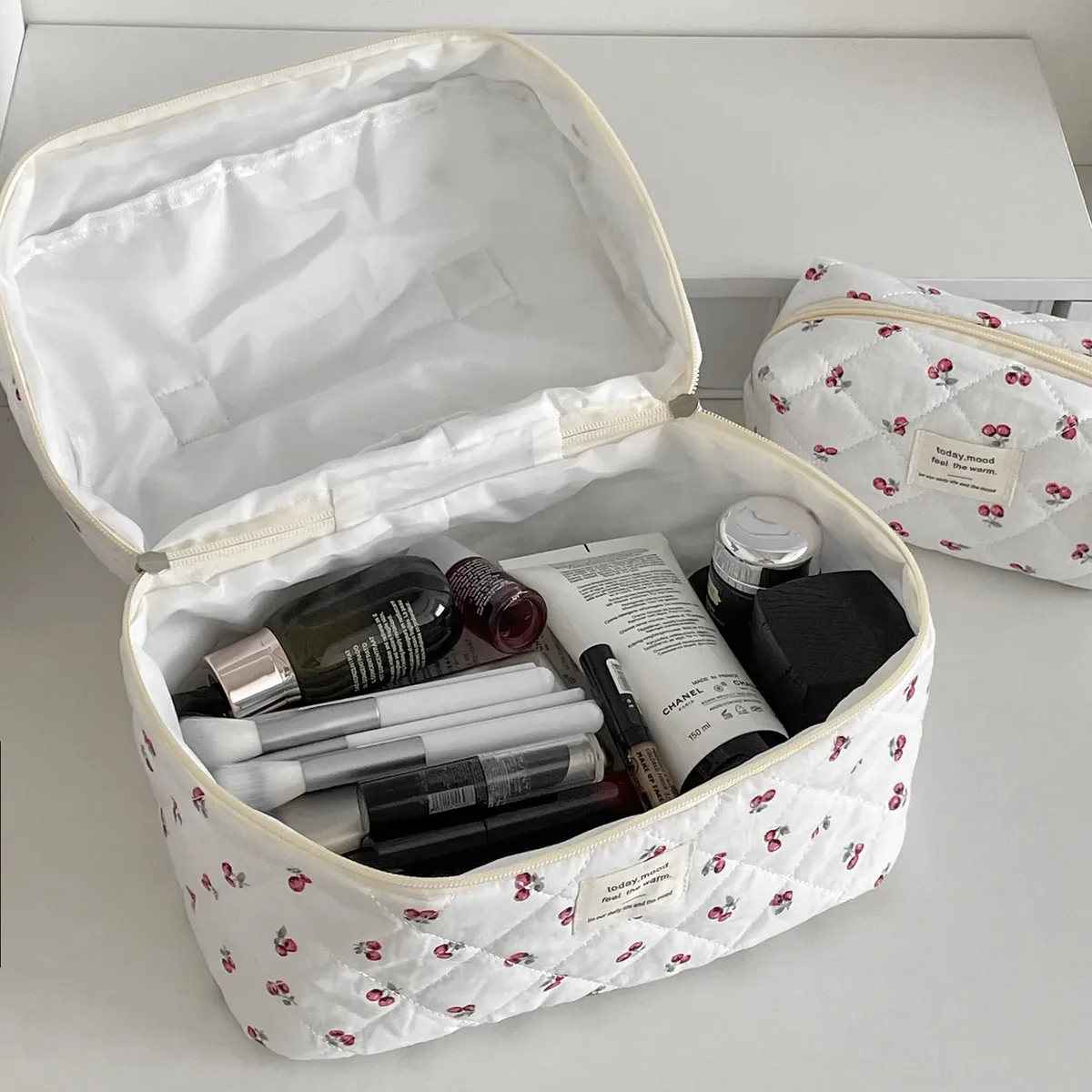 sac de maquillage cerise, sacs à cosmétiques pour femmes, mode portable mignon, pochette de rangement de voyage, sac à main en coton matelassé à fermeture éclair