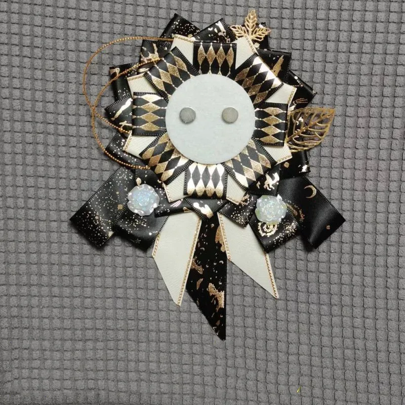 accessoires de luxe pour sacs ita. badge artisanal, décoration en ruban et rosette. sac à dos lolita avec porte-gadget en soie