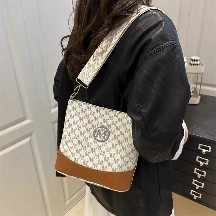 sac à bandoulière élégant pour femme avec badge « m », design multi-poches, bandoulière réglable, cadeau idéal pour les femmes
