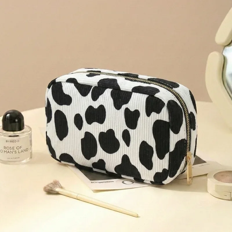 pochette de maquillage portable en velours côtelé pour femmes, pochette de rangement minimaliste pour cosmétiques de voyage, organiseur doux pour les articles de beauté quotidiens